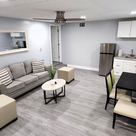 Cheerful Super Suite + 2 Queen + Sofa Bed Minutes From The Airport! Tampa Kültér fotó